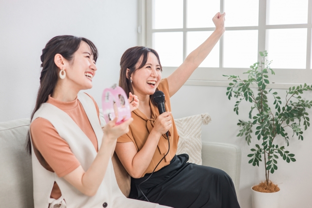 猫背が声を小さくする、その理由